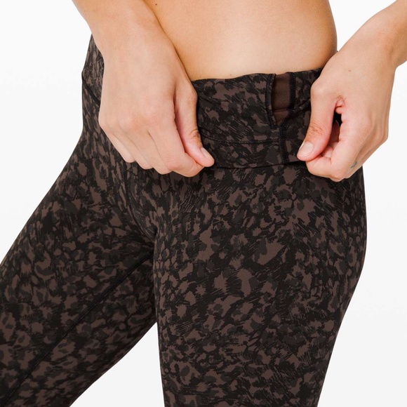 LULULEMON High-Rise Wunder Under 21" Crop - Luxtreme NWOT - Picture 12 of 16